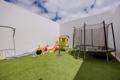 Stunning modern 7 bedroom villa private pool and solar panel in Playa Blanca