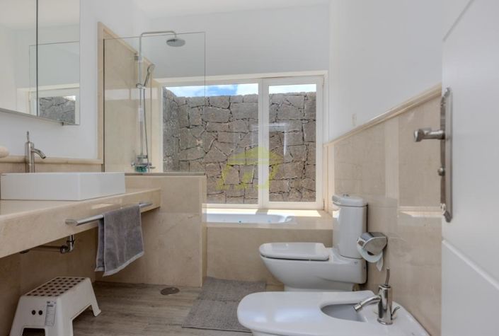 Image No.18-7 Bed Villa for sale