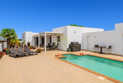 Charming 3 bedroom villa with pool & garden in Yaiza – Exclusive to Lanzarote Investments