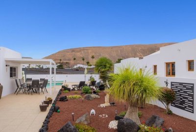 Charming 3 bedroom villa with pool & garden in Yaiza – Exclusive to Lanzarote Investments