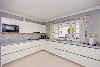 Charming 3 bedroom villa with pool & garden in Yaiza – Exclusive to Lanzarote Investments