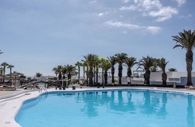 Apartment with sea views in Las Coronas Complex Playa Bastián