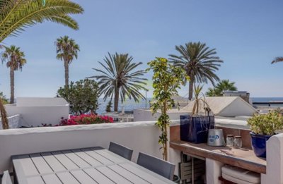 Apartment with sea views in Las Coronas Complex Playa Bastián