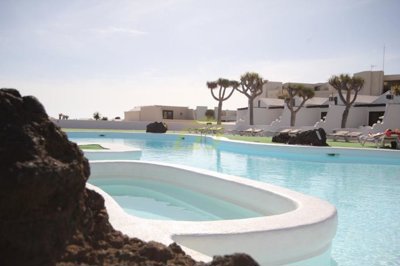 Lovely ground floor apartment on frontline complex in Costa Teguise