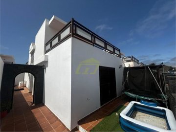 Impressive triplex with spacious terrace and bright rooms