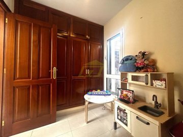 Impressive triplex with spacious terrace and bright rooms