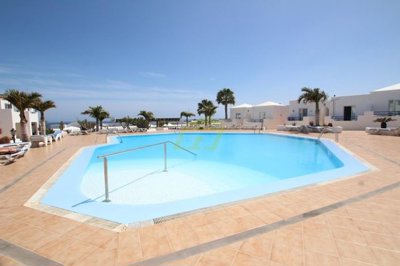 1 bedroom apartment located in a stunning complex with sea views