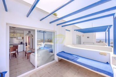 1 bedroom apartment located in a stunning complex with sea views