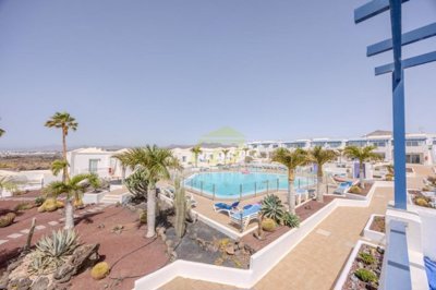 1 bedroom apartment located in a stunning complex with sea views