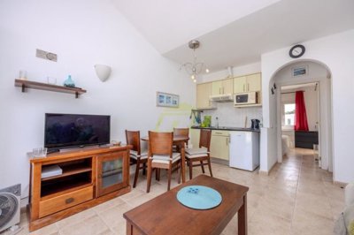 1 bedroom apartment located in a stunning complex with sea views