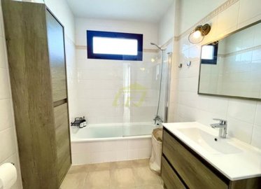 Detached 3 bedroom home in gated community, short stroll to the promenade in Playa Blanca