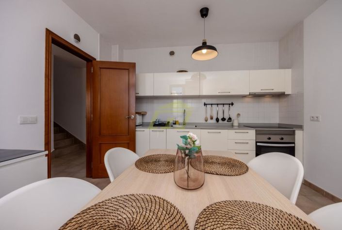 Image No.2-3 Bed Villa for sale