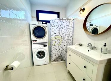 Detached 3 bedroom home in gated community, short stroll to the promenade in Playa Blanca