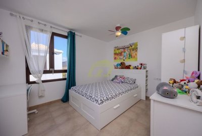Detached 3 bedroom home in gated community, short stroll to the promenade in Playa Blanca