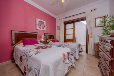 Fantastic 3 bedroom duplex with communal pool in Playa Blanca