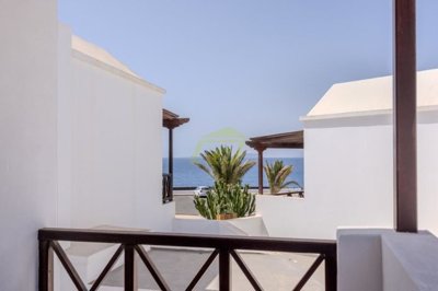 Fantastic 3 bedroom duplex with communal pool in Playa Blanca