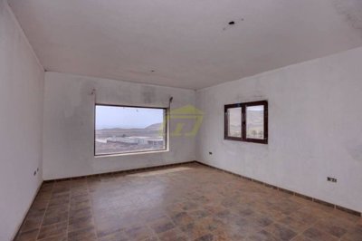Newly Built Villa with Pool and Mountain Setting in Uga