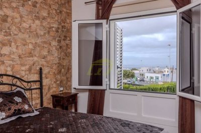 Spacious 3 bedroom apartment located in Tias