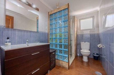 Spacious 3 bedroom apartment located in Tias