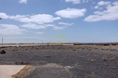 Rare opportunity to purchase detached property minutes from Playa Quemada