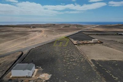 Rare opportunity to purchase detached property minutes from Playa Quemada