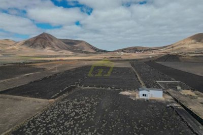 Rare opportunity to purchase detached property minutes from Playa Quemada