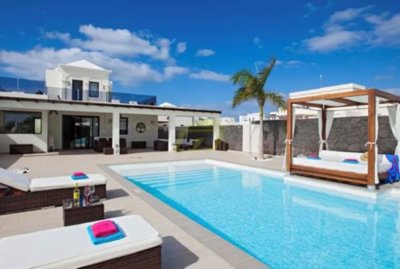 Fantastic 4 bedroom villa with mountain views in Playa Blanca