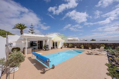 Beautiful 3 Bedroom Bungalow with Private Pool & Sea Views in Tías