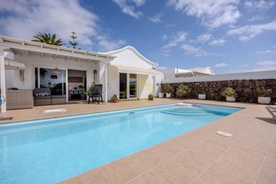Beautiful 3 Bedroom Bungalow with Private Pool & Sea Views in Tías