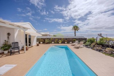 Beautiful 3 Bedroom Bungalow with Private Pool & Sea Views in Tías