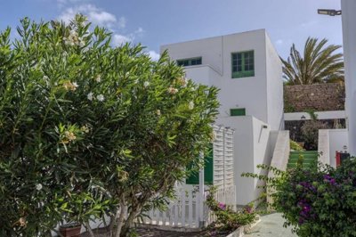 2 Bedroom Duplex with Sea Views in secure Gated Complex