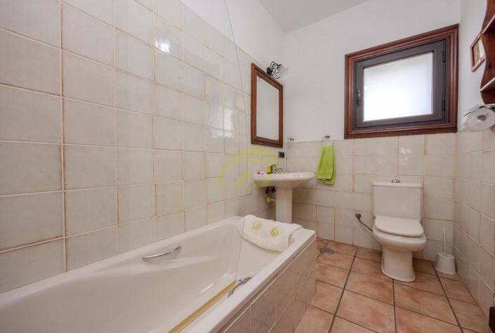 Image No.10-4 Bed Villa for sale