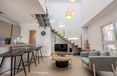 4 bedroom, 3 bathroom family home in central Costa Teguise