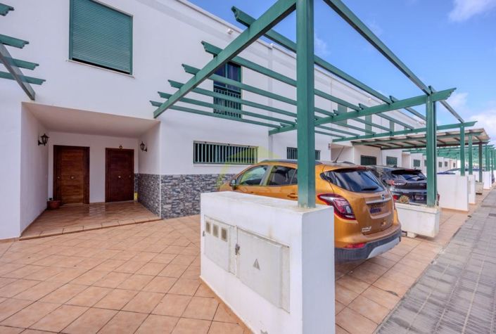Image No.1-3 Bed Villa for sale