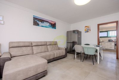 Furnished duplex near schools, shops, and sports facilities