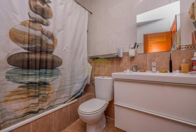Furnished duplex near schools, shops, and sports facilities