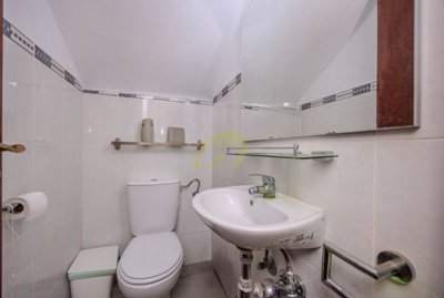 Furnished duplex near schools, shops, and sports facilities