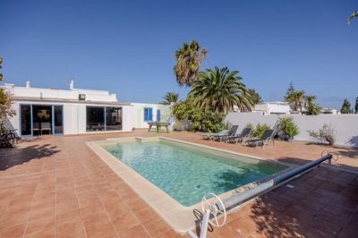 Spacious Playa Blanca villa with pool, guest apartment, and potential.