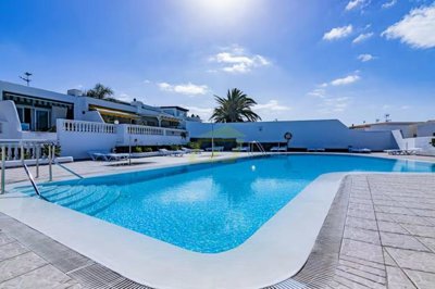 Excellently located property with access to shared pool and close to amenities