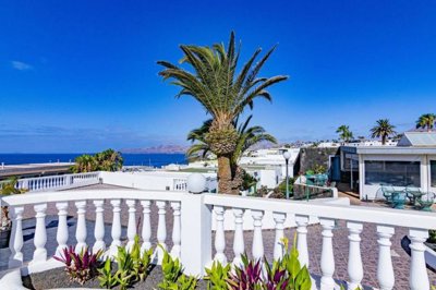 Excellently located property with access to shared pool and close to amenities