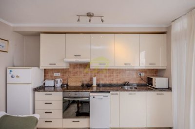 Excellently located property with access to shared pool and close to amenities