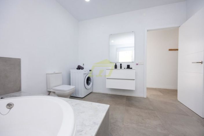 Image No.13-4 Bed Villa for sale