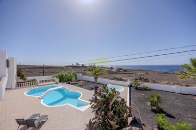 Three units on 4100 m² in Puerto Calero
