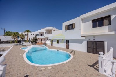 Three units on 4100 m² in Puerto Calero