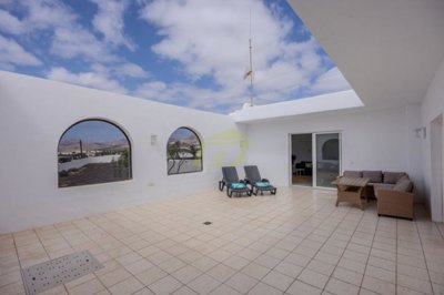 Three units on 4100 m² in Puerto Calero