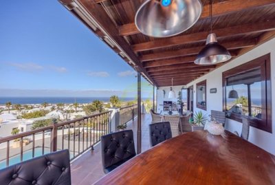 Exceptional detached property with private pool and sea views close to Playa Blanca