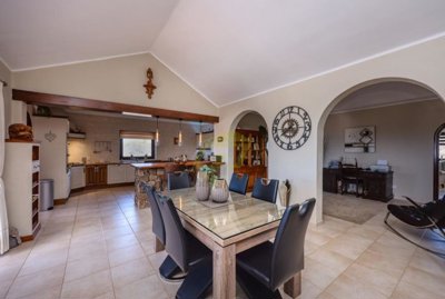 Exceptional detached property with private pool and sea views close to Playa Blanca