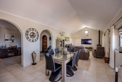 Exceptional detached property with private pool and sea views close to Playa Blanca