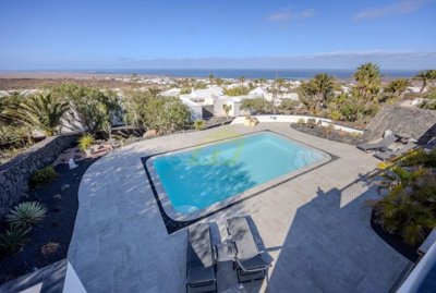Exceptional detached property with private pool and sea views close to Playa Blanca