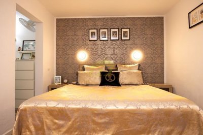 Fully renovated  ground ffloor apartment in private gated complex